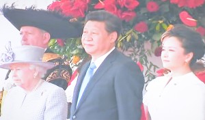 President Xi Jinxing and his wife Peng Liyung with Queen