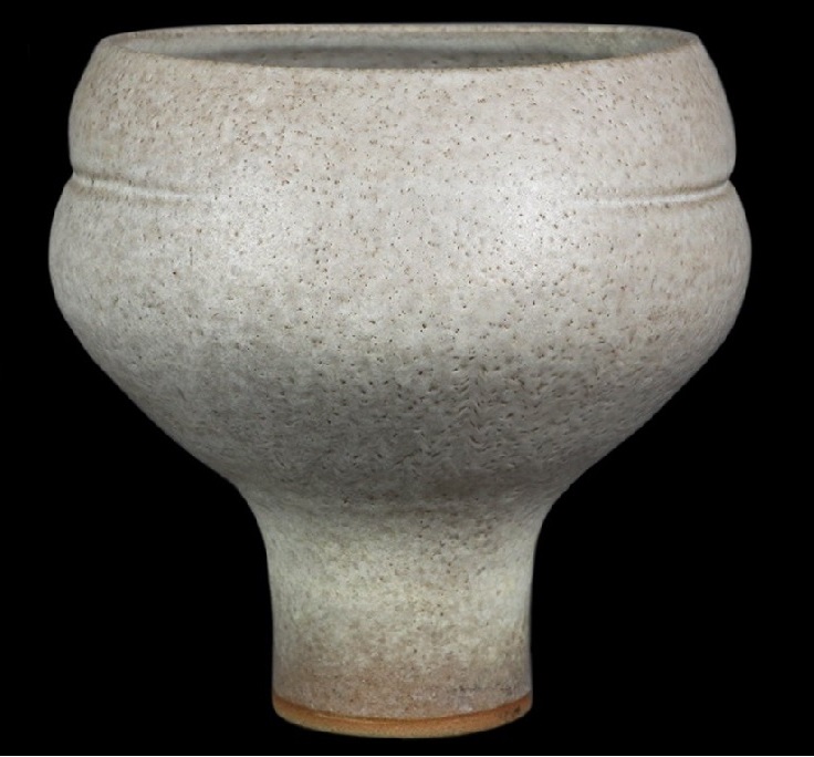 Dame Lucie rie pottery sold for £34k