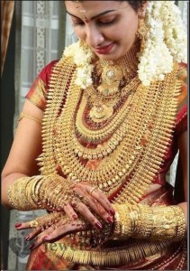 Bride wearing gold jewelleries