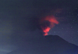 Mount Aigmg Bali volcano erupts