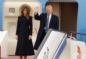 Trump arrives in Beijing 