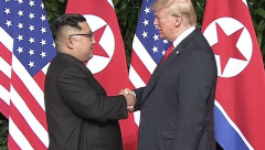 Kim Jong-un skaing President Trumps hand