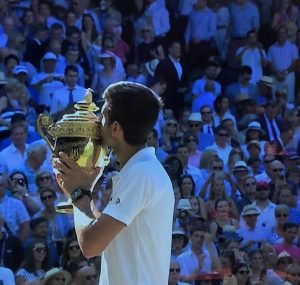 Novak Kissing the trophy