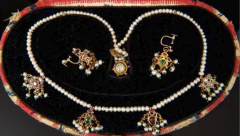 Emerald and seed-pearl neckalce sold for £187, 000