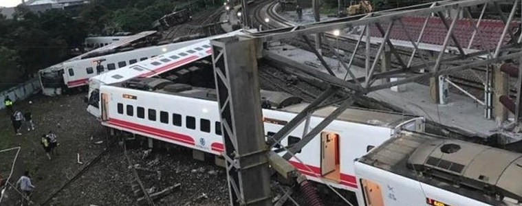 Train accident kills 18