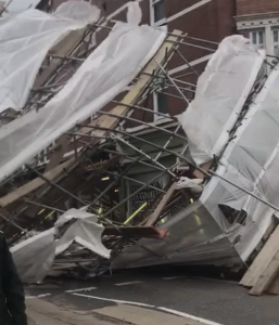 55mph wind causes the scaffolding to collapse