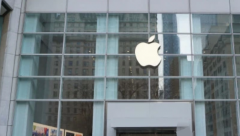 24-hour Apple store on New York's Fifth Avenue