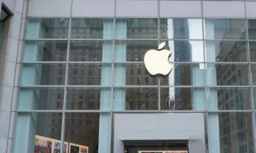 24-hour Apple store on New York's Fifth Avenue
