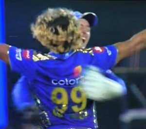 Lasith takes the final wicket to win for MI