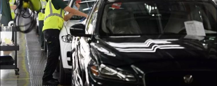 Jaguar Land Rover posts 1st profit in 4 quarters