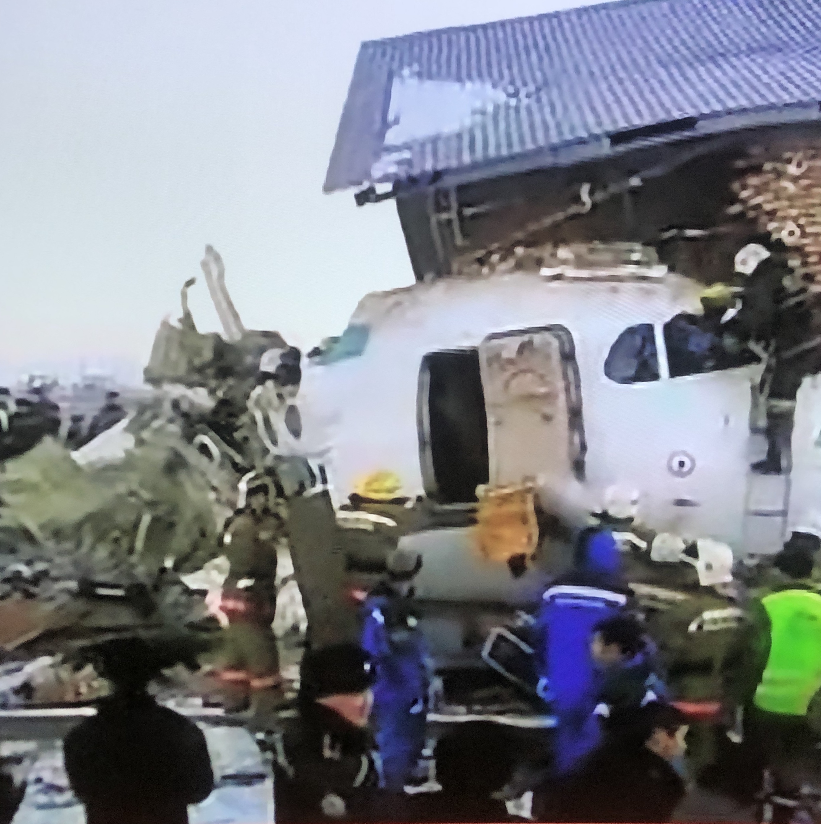 Kazgashan plane crash kill 12