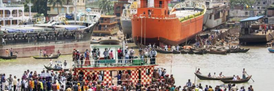 32 dead as ferry crashes in Bangladesh