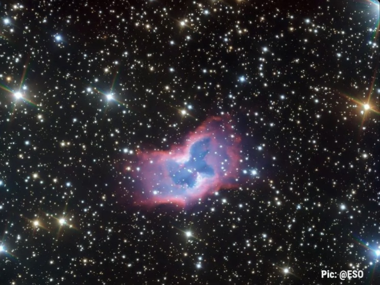 NGC 2899 a bubble of gas taht resembles like a butterfly 