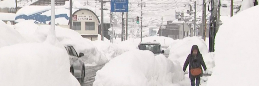 Snowstroms hit Japan