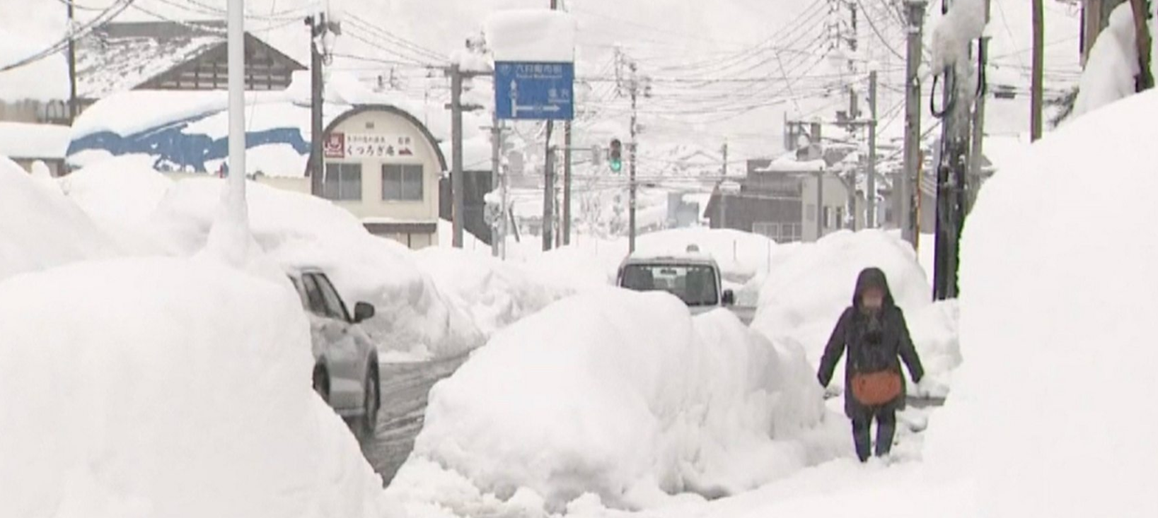 Snowstroms hit Japan