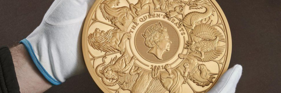 The gold coin featuring 10 creatures which appeared in stone statues on the Queen’s route to her coronation
