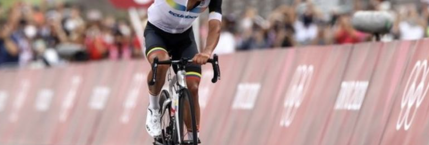 Richard Caparaz of Eucador wins Gold in cycling