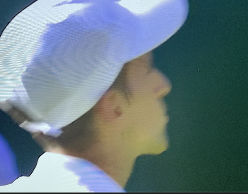 Djokovic blwing a kiss to the crowd after stroming in to the final