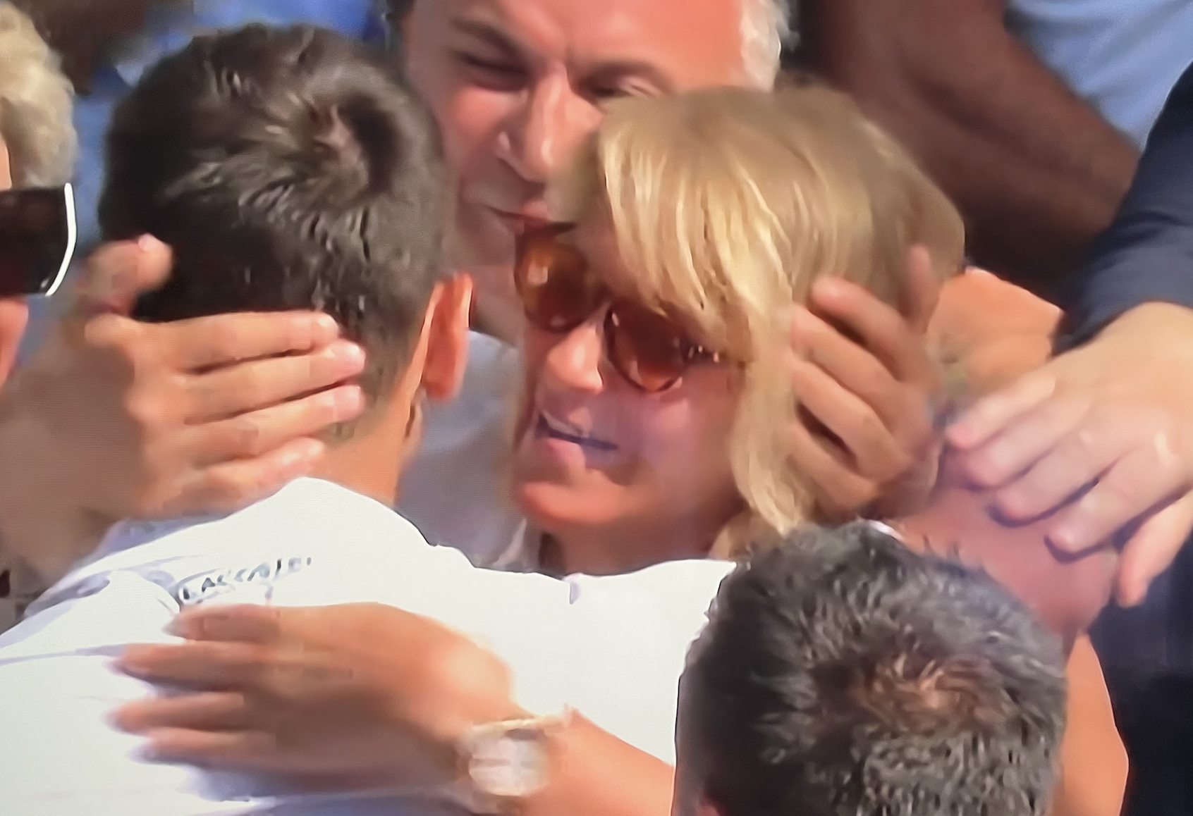 Djokovic hugged by his mother