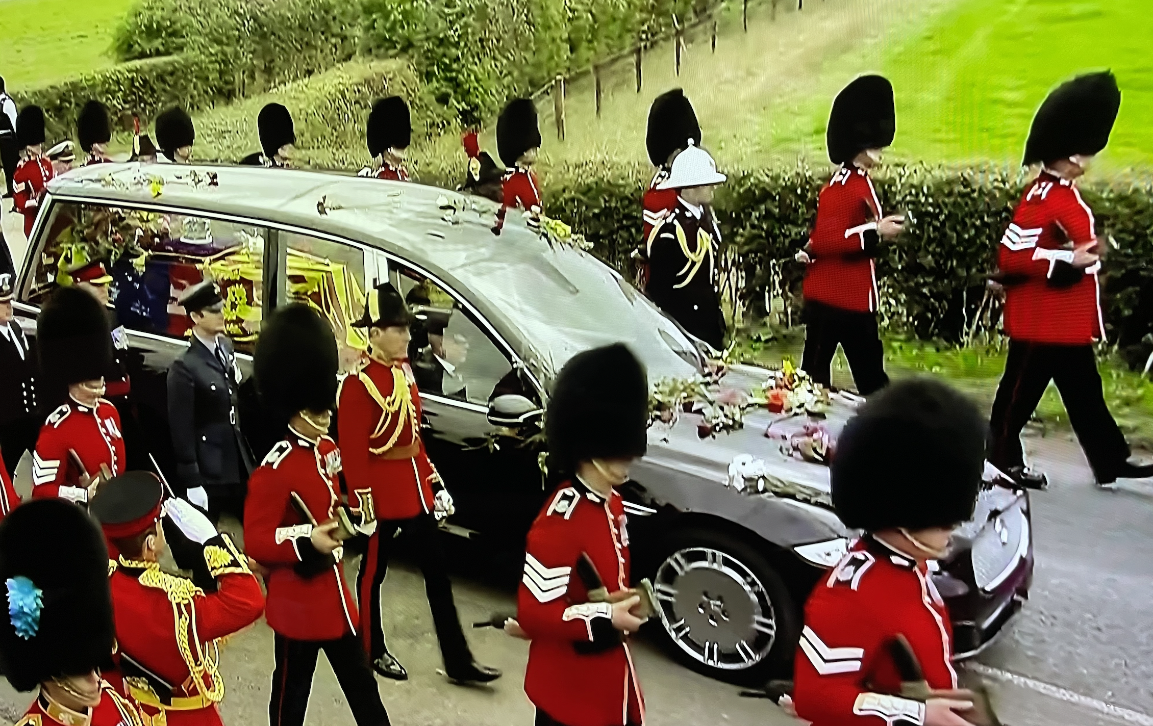 Queen's coffin approaching Windsor Castle